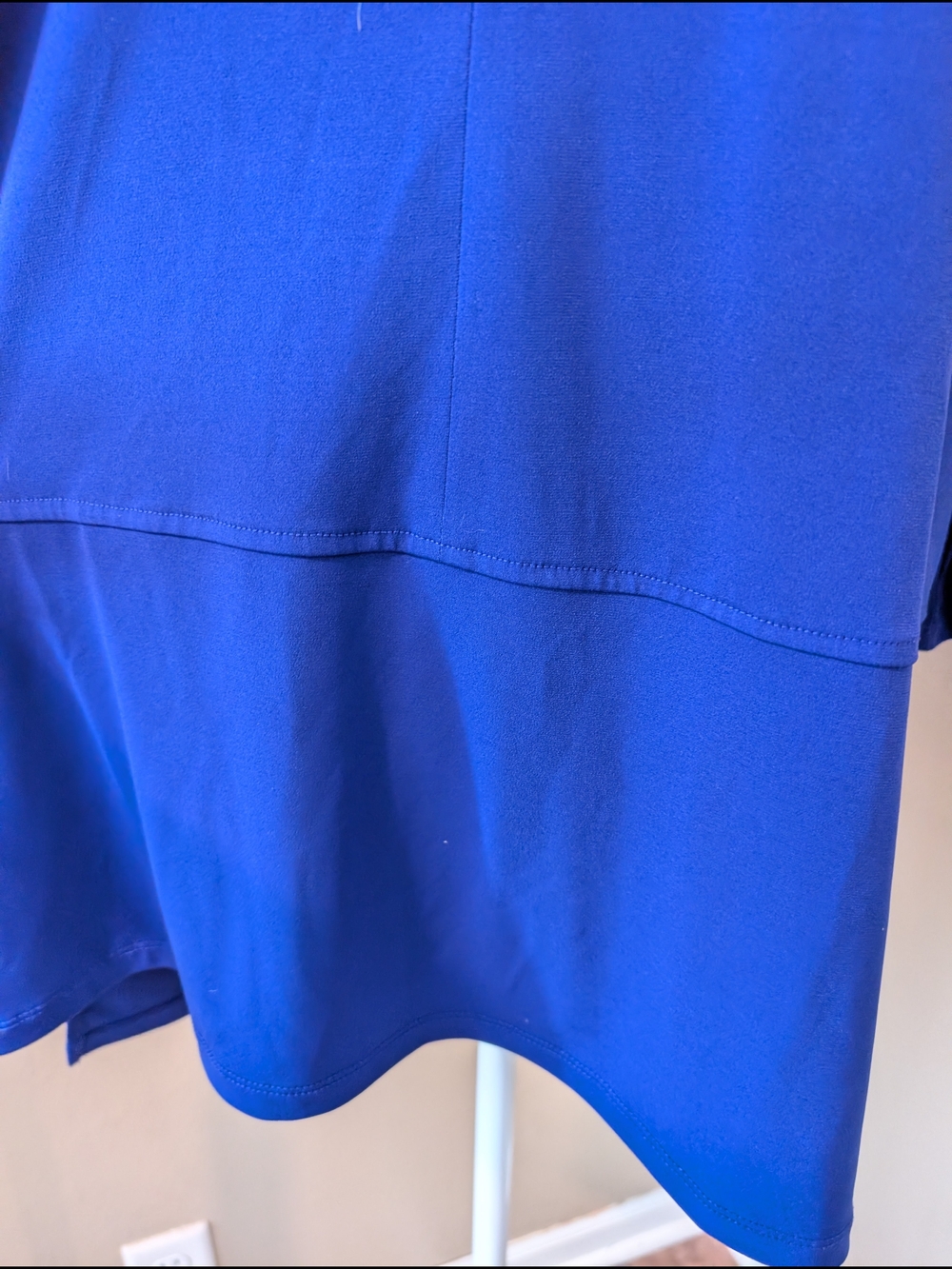 Susan Graver Large Royal Blue Keyhole Neck Top - Picture 6 of 9